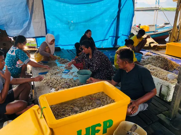 pendapatan istri nelayan dan masyarakat sekitar pesisir